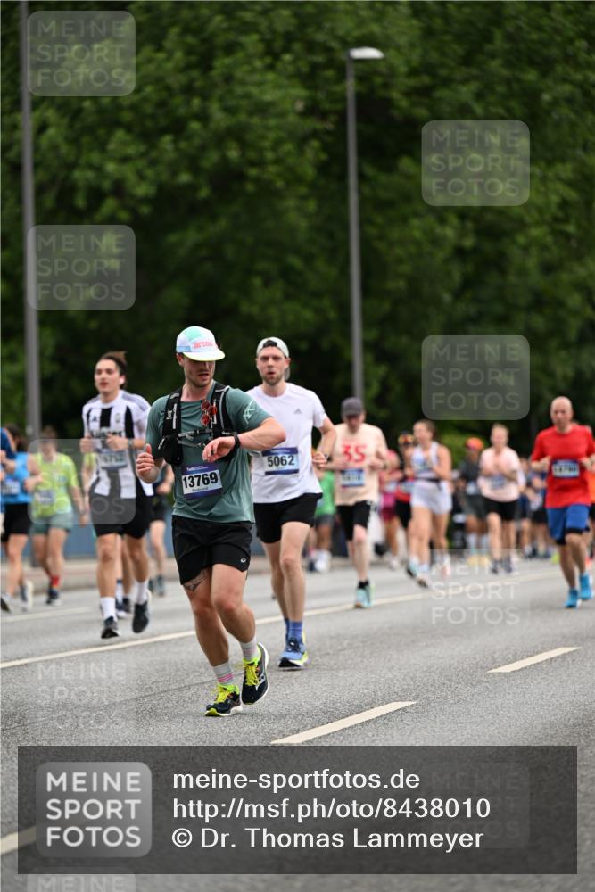 29.06.2025 - hella hamburg halbmarathon Dr. Thomas Lammeyer http://msf.ph/oto/8438010 29.06.2025 10:56:06 Kennedybrücke 1203, 1404, 1418, 1617, 1997, 2484, 2485, 2736, 2778, 3038, 3934, 4652, 4878, 5062, 5357, 5394, 5534, 5716, 6091, 6456, 6945, 6954, 7770, 7771, 7825, 7841, 7992, 8040, 8200, 8621, 9460, 9462, 9590, 10521, 10614, 10673, 10830 meine-sportfotos.de