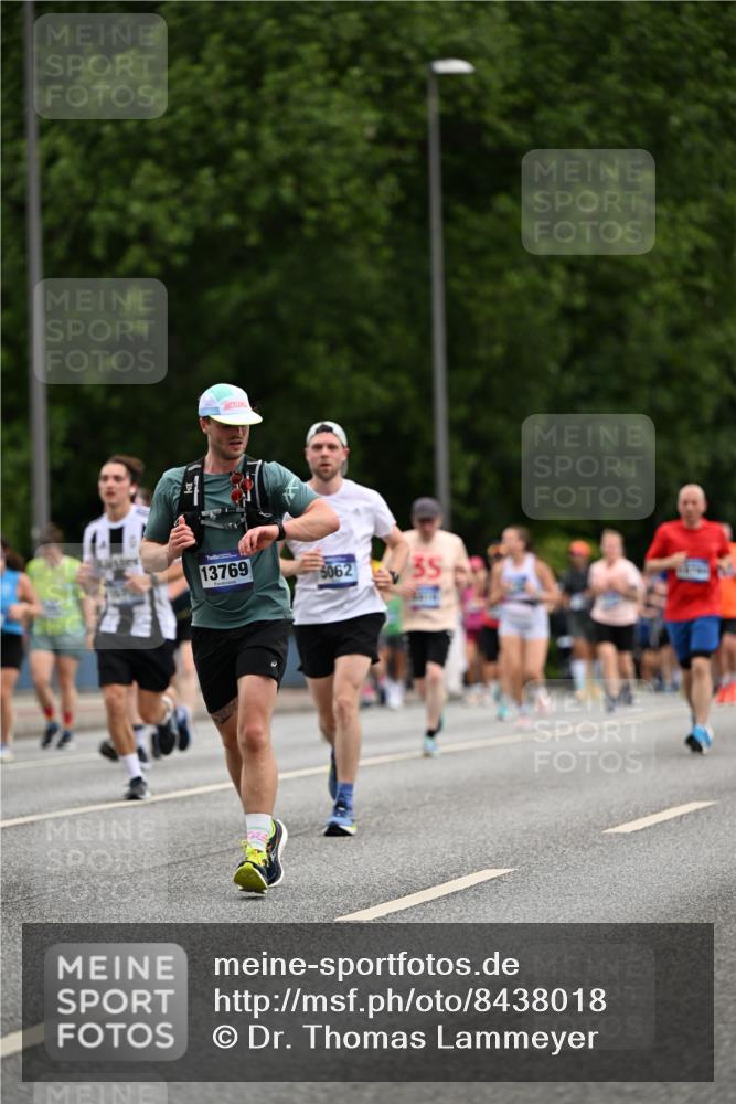 29.06.2025 - hella hamburg halbmarathon Dr. Thomas Lammeyer http://msf.ph/oto/8438018 29.06.2025 10:56:06 Kennedybrücke 1203, 1404, 1418, 1617, 1997, 2484, 2485, 2736, 2778, 3038, 3934, 4652, 4878, 5062, 5357, 5394, 5534, 5716, 6091, 6456, 6945, 6954, 7770, 7771, 7825, 7841, 7992, 8040, 8200, 8621, 9460, 9462, 9590, 10521, 10614, 10673, 10830 meine-sportfotos.de
