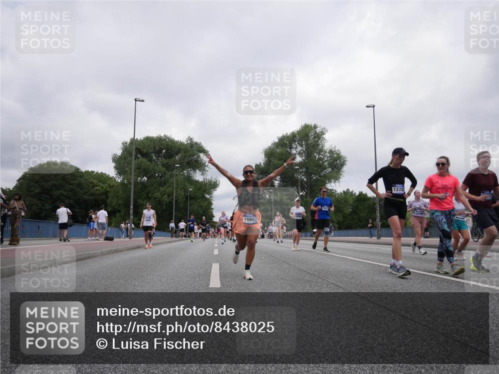 29.06.2025 - hella hamburg halbmarathon Luisa Fischer http://msf.ph/oto/8438025 29.06.2025 10:58:10 Kennedybrücke 16683, 12283, 1767, 2566, 5430, 5500, 6279, 8801, 8803, 10331 meine-sportfotos.de