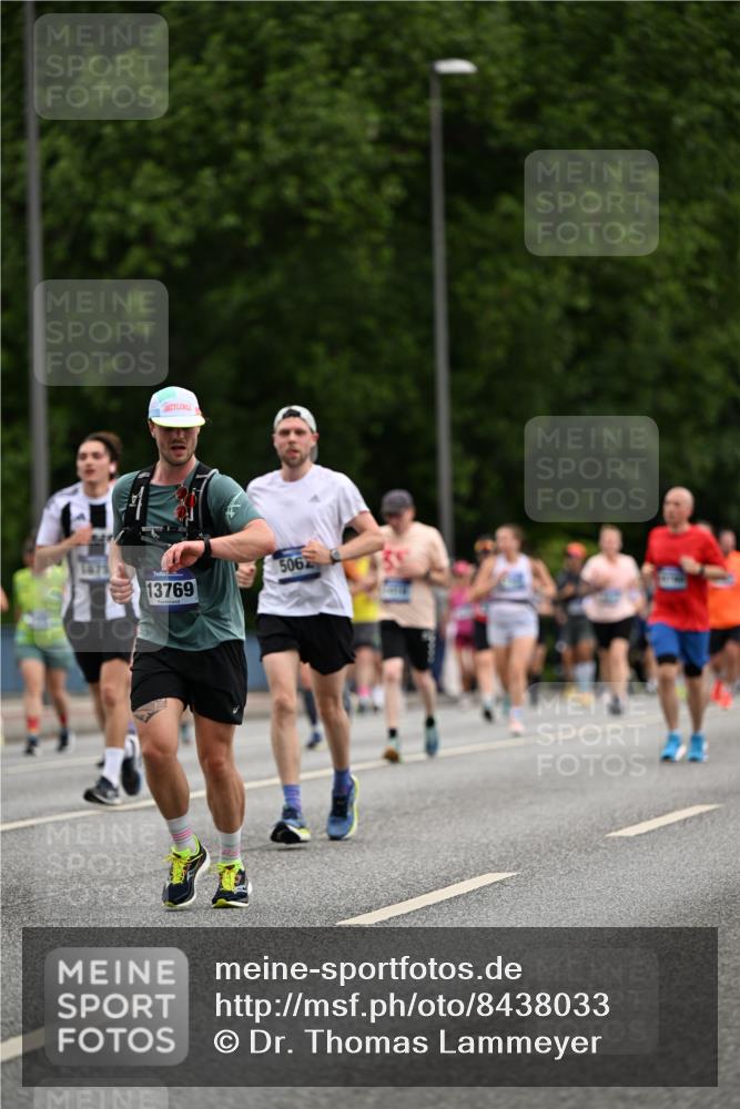 29.06.2025 - hella hamburg halbmarathon Dr. Thomas Lammeyer http://msf.ph/oto/8438033 29.06.2025 10:56:06 Kennedybrücke 1203, 1404, 1418, 1617, 1997, 2484, 2485, 2736, 2778, 3038, 3934, 4652, 4878, 5062, 5357, 5394, 5534, 5716, 6091, 6456, 6945, 6954, 7770, 7771, 7825, 7841, 7992, 8040, 8200, 8621, 9460, 9462, 9590, 10521, 10614, 10673, 10830 meine-sportfotos.de