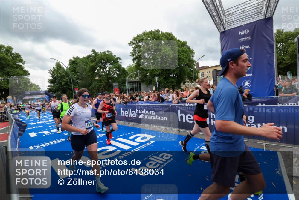 29.06.2025 - hella hamburg halbmarathon Zöllner http://msf.ph/oto/8438034 29.06.2025 10:55:17 Ziel 1549, 1628, 2119, 2448, 3041, 4903, 6355, 6723, 6891, 8973, 9361, 10188, 10191, 10192, 10263, 10582, 11747, 12248, 14834, 15854, 16108, 16521, 18031, 18966 meine-sportfotos.de
