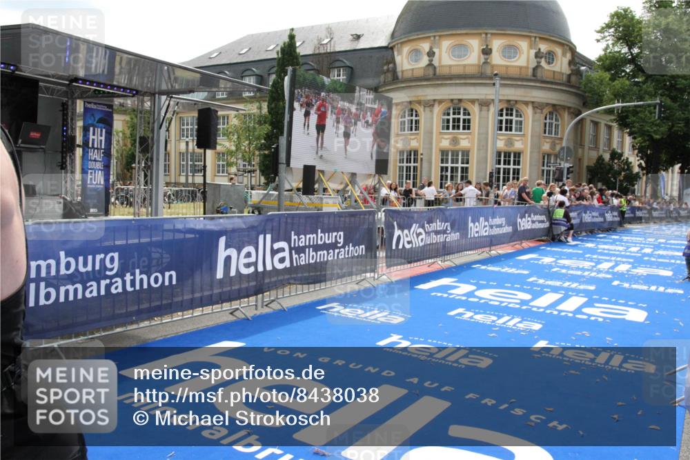 29.06.2025 - hella hamburg halbmarathon Michael Strokosch http://msf.ph/oto/8438038 29.06.2025 10:21:45 Ziel 6559, 11965 meine-sportfotos.de