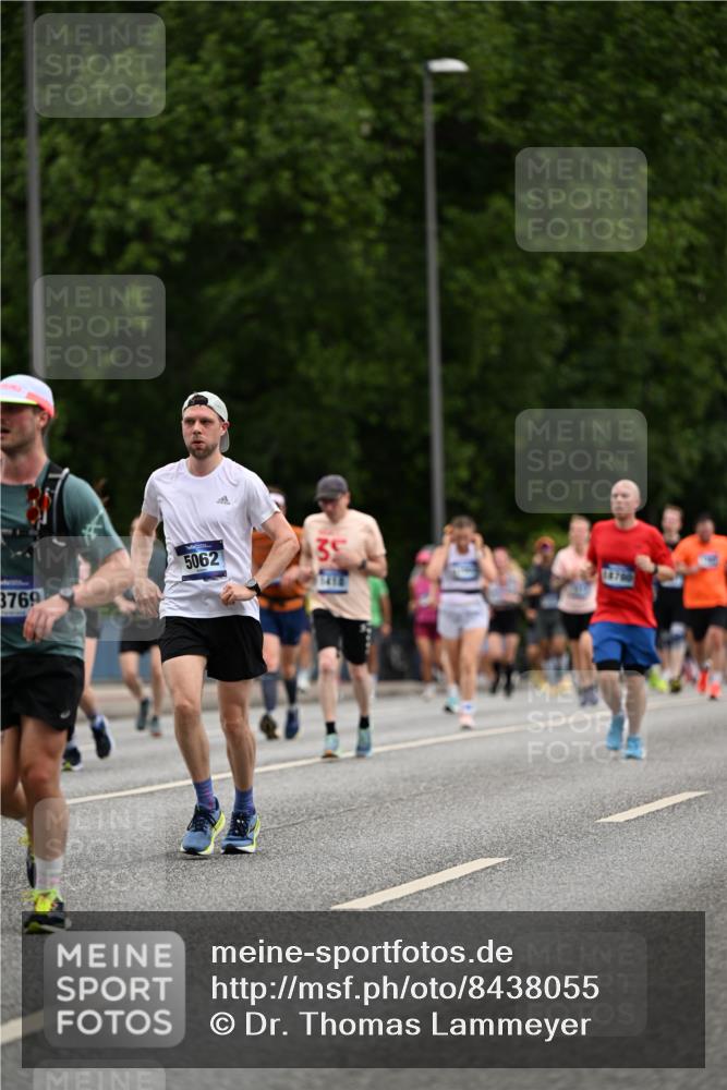29.06.2025 - hella hamburg halbmarathon Dr. Thomas Lammeyer http://msf.ph/oto/8438055 29.06.2025 10:56:07 Kennedybrücke 1203, 1404, 1418, 1617, 1997, 2484, 2485, 2736, 2778, 3038, 3934, 4878, 5062, 5394, 5534, 5716, 6091, 6456, 6945, 6954, 7770, 7771, 7825, 7841, 7992, 8040, 8200, 8621, 9460, 9462, 9590, 10521, 10614, 10673, 10830 meine-sportfotos.de