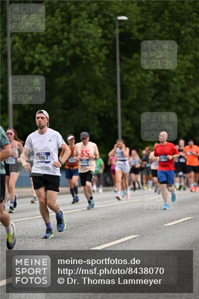 29.06.2025 - hella hamburg halbmarathon Dr. Thomas Lammeyer http://msf.ph/oto/8438070 29.06.2025 10:56:07 Kennedybrücke 1203, 1404, 1418, 1617, 1997, 2484, 2485, 2736, 2778, 3038, 3934, 4878, 5062, 5394, 5534, 5716, 6091, 6456, 6945, 6954, 7770, 7771, 7825, 7841, 7992, 8040, 8200, 8621, 9460, 9462, 9590, 10521, 10614, 10673, 10830 meine-sportfotos.de