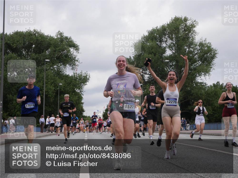 29.06.2025 - hella hamburg halbmarathon Luisa Fischer http://msf.ph/oto/8438096 29.06.2025 10:58:15 Kennedybrücke 17019, 9521, 13272, 15271, 12270, 12268, 2566, 4971, 5430, 5882, 8801, 8803, 9596 meine-sportfotos.de