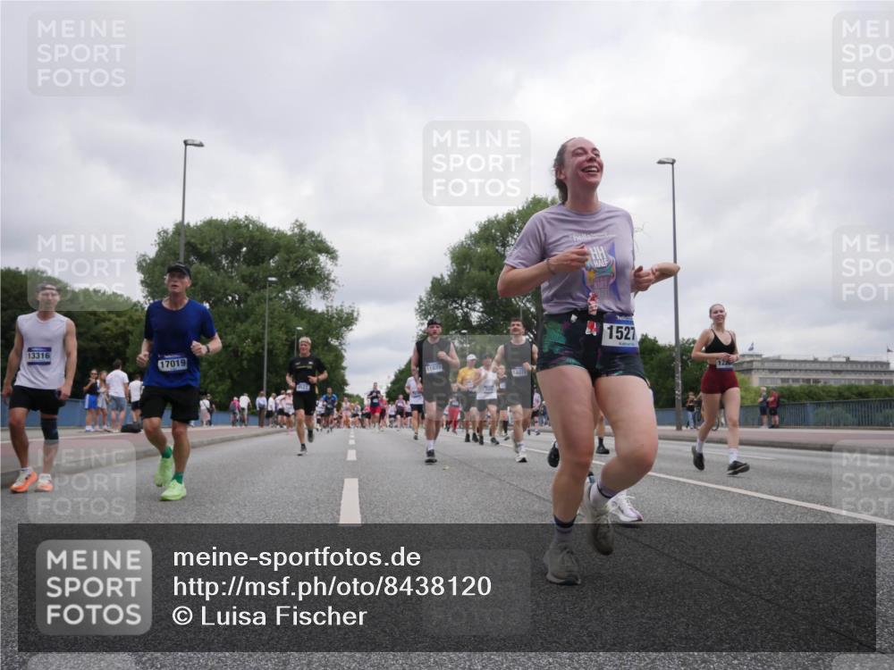 29.06.2025 - hella hamburg halbmarathon Luisa Fischer http://msf.ph/oto/8438120 29.06.2025 10:58:15 Kennedybrücke 13316, 17019, 11033, 13272, 1527, 2566, 4971, 5430, 5882, 8801, 8803, 9596 meine-sportfotos.de