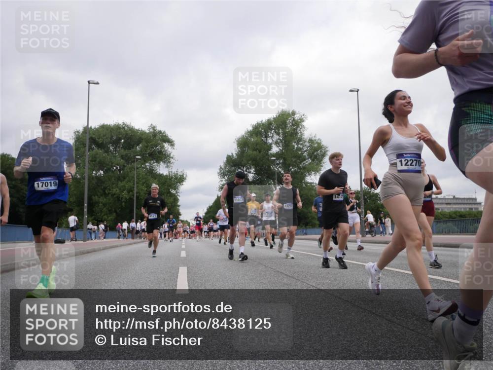 29.06.2025 - hella hamburg halbmarathon Luisa Fischer http://msf.ph/oto/8438125 29.06.2025 10:58:16 Kennedybrücke 17019, 9521, 11033, 2566, 13272, 1417, 12270, 2566, 4971, 5882, 6982, 8801, 8803, 9596 meine-sportfotos.de