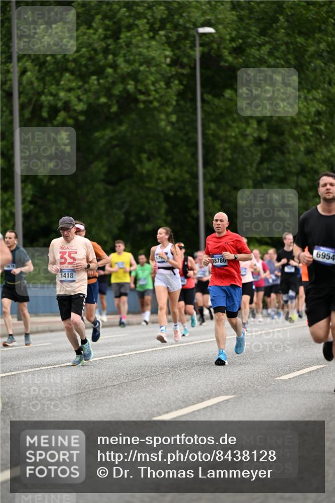 29.06.2025 - hella hamburg halbmarathon Dr. Thomas Lammeyer http://msf.ph/oto/8438128 29.06.2025 10:56:08 Kennedybrücke 1203, 1404, 1418, 1617, 1997, 2484, 2485, 2736, 2778, 3038, 3934, 4878, 5062, 5394, 5534, 5716, 6091, 6456, 6945, 6954, 7770, 7771, 7825, 7841, 7992, 8040, 8200, 8621, 9460, 9462, 9590, 10521, 10614, 10673, 10830, 11126 meine-sportfotos.de