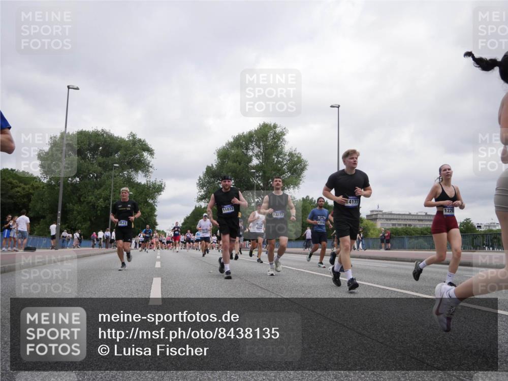 29.06.2025 - hella hamburg halbmarathon Luisa Fischer http://msf.ph/oto/8438135 29.06.2025 10:58:16 Kennedybrücke 11033, 13272, 9521, 1354, 4177, 1226, 2566, 4971, 5882, 6982, 8801, 8803, 9596 meine-sportfotos.de