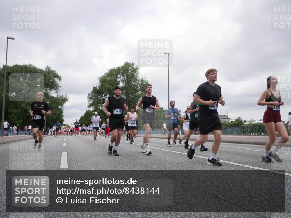 29.06.2025 - hella hamburg halbmarathon Luisa Fischer http://msf.ph/oto/8438144 29.06.2025 10:58:17 Kennedybrücke 9521, 11033, 2566, 13272, 13548, 1226, 1198, 2566, 4971, 5882, 6982, 8803, 9596 meine-sportfotos.de