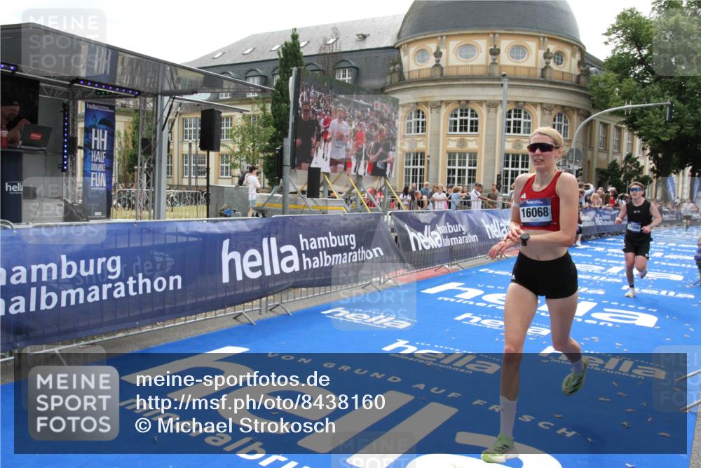 29.06.2025 - hella hamburg halbmarathon Michael Strokosch http://msf.ph/oto/8438160 29.06.2025 10:22:08 Ziel 16068, 17886, 18693 meine-sportfotos.de