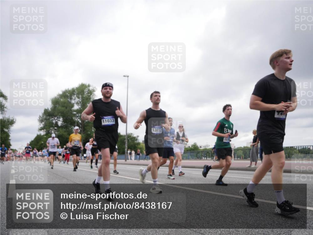 29.06.2025 - hella hamburg halbmarathon Luisa Fischer http://msf.ph/oto/8438167 29.06.2025 10:58:18 Kennedybrücke 11033, 13272, 13, 157, 1198, 2566, 4971, 5882, 6982, 9596 meine-sportfotos.de