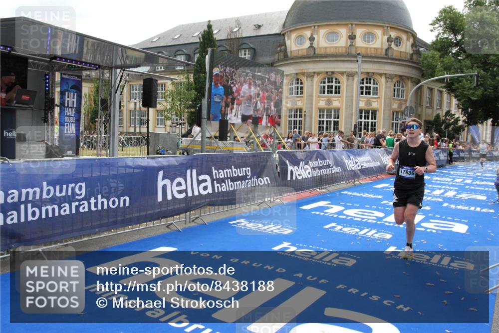 29.06.2025 - hella hamburg halbmarathon Michael Strokosch http://msf.ph/oto/8438188 29.06.2025 10:22:09 Ziel 16068, 17886, 18693 meine-sportfotos.de