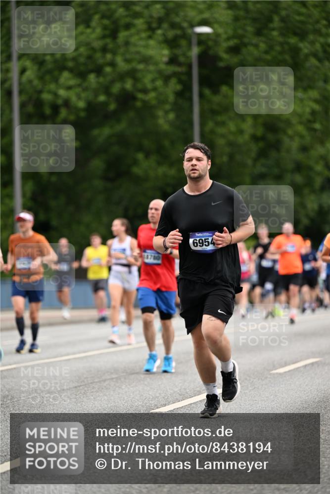 29.06.2025 - hella hamburg halbmarathon Dr. Thomas Lammeyer http://msf.ph/oto/8438194 29.06.2025 10:56:10 Kennedybrücke 1203, 1404, 1418, 1617, 1997, 2736, 2778, 3038, 3934, 4878, 5062, 5394, 5534, 5716, 6091, 6456, 6945, 6954, 7770, 7771, 7825, 7841, 7992, 8040, 8200, 8621, 9460, 9462, 9582, 9590, 10614, 10673, 10830, 11126, 11127 meine-sportfotos.de