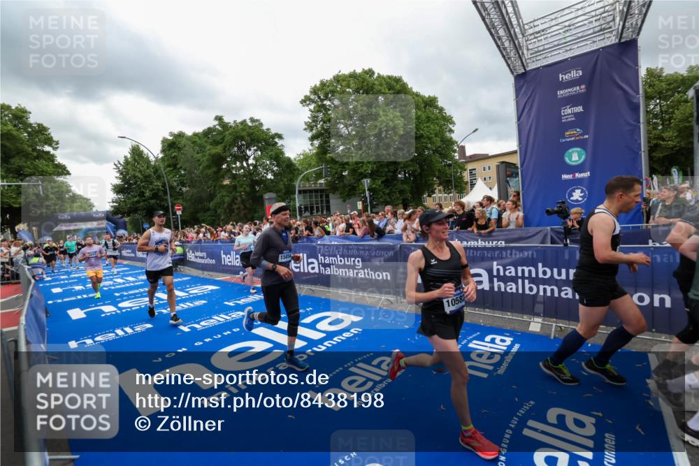 29.06.2025 - hella hamburg halbmarathon Zöllner http://msf.ph/oto/8438198 29.06.2025 10:55:20 Ziel 4903, 5643, 6723, 6891, 8973, 10188, 10263, 10582, 11184, 12526, 13470, 15854, 16521, 18031, 18290, 18380, 18531, 18966 meine-sportfotos.de
