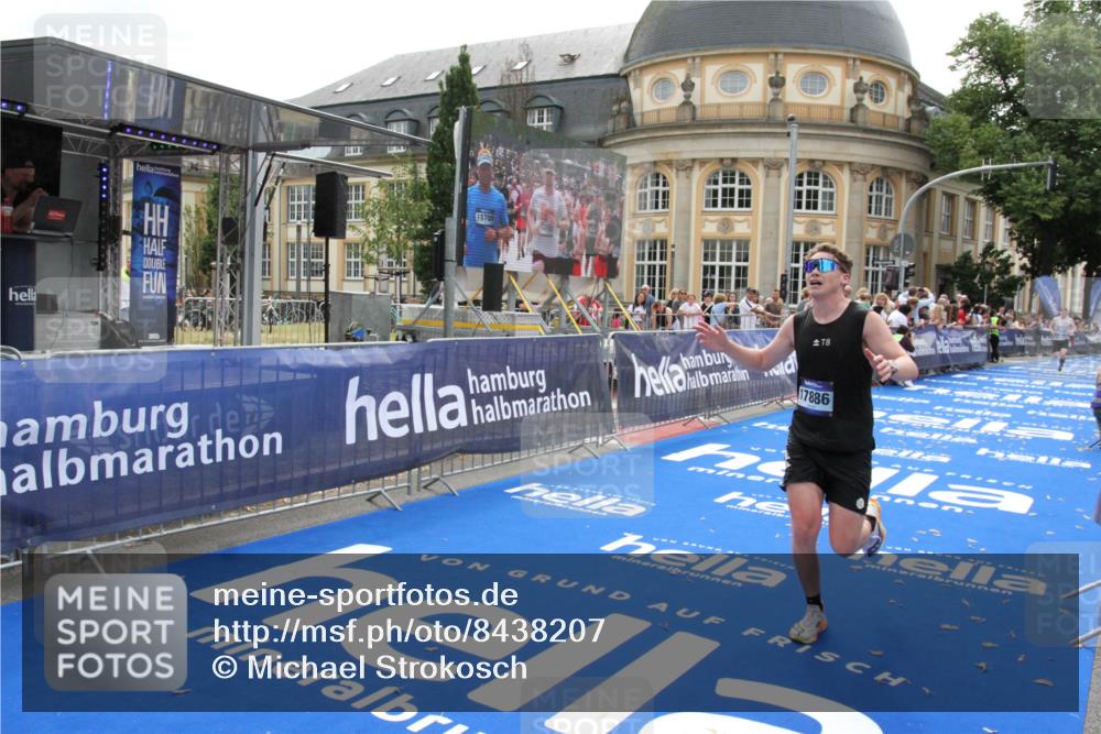 29.06.2025 - hella hamburg halbmarathon Michael Strokosch http://msf.ph/oto/8438207 29.06.2025 10:22:09 Ziel 16068, 17886, 18693 meine-sportfotos.de