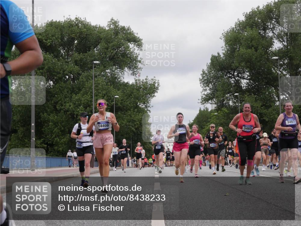 29.06.2025 - hella hamburg halbmarathon Luisa Fischer http://msf.ph/oto/8438233 29.06.2025 10:58:26 Kennedybrücke 14409, 055, 1949, 16637, 10458, 3002, 4192, 3465, 16433, 3467, 1198, 2632, 3002, 3157, 3465, 3467, 3761, 4191, 4192, 4971, 5392, 5727, 6839, 6982, 8012, 9596, 10686 meine-sportfotos.de