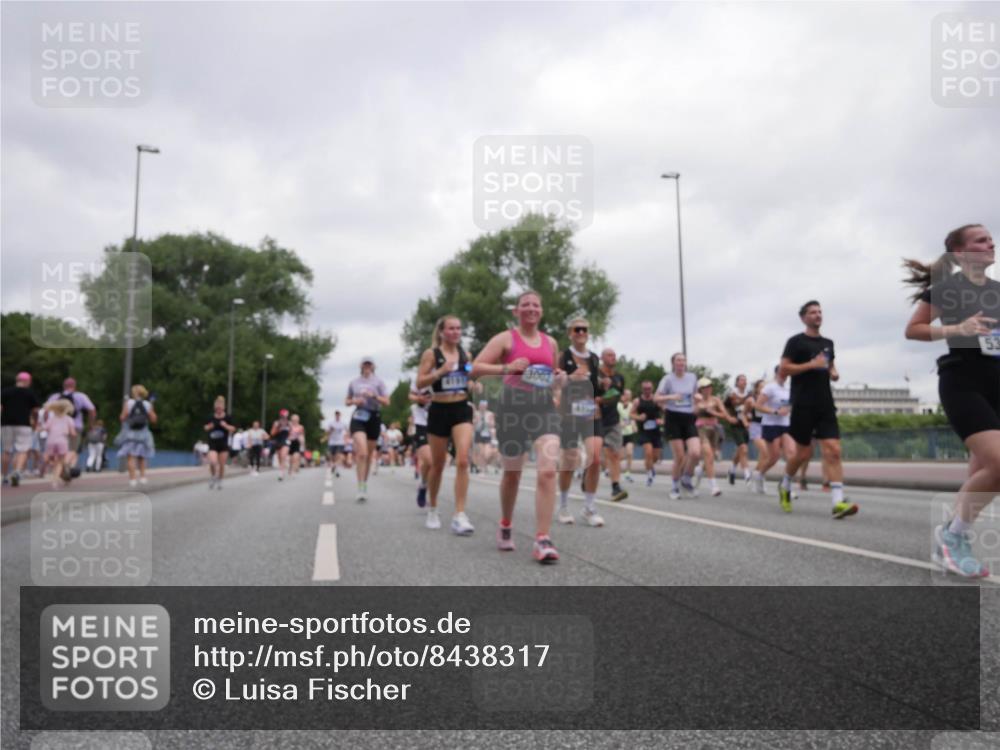 29.06.2025 - hella hamburg halbmarathon Luisa Fischer http://msf.ph/oto/8438317 29.06.2025 10:58:30 Kennedybrücke 3002, 1198, 1263, 2090, 2452, 2632, 3002, 3157, 3274, 3465, 3467, 3761, 3795, 4191, 4192, 5392, 5727, 6839, 7238, 8012, 8186, 8403, 10686 meine-sportfotos.de