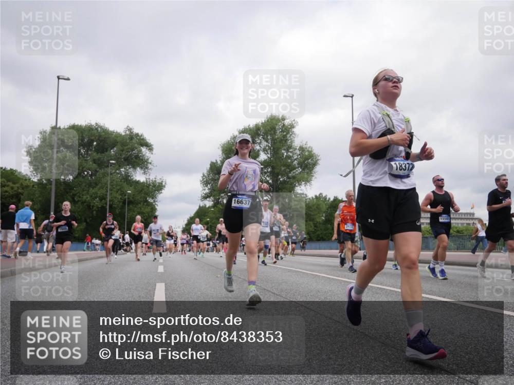 29.06.2025 - hella hamburg halbmarathon Luisa Fischer http://msf.ph/oto/8438353 29.06.2025 10:58:32 Kennedybrücke 1949, 16637, 126, 2632, 18372, 15581, 1263, 1917, 2090, 2452, 2632, 3002, 3157, 3274, 3465, 3467, 3761, 3795, 4191, 4192, 5392, 5727, 6023, 6839, 7238, 8012, 8186, 8403, 10686 meine-sportfotos.de