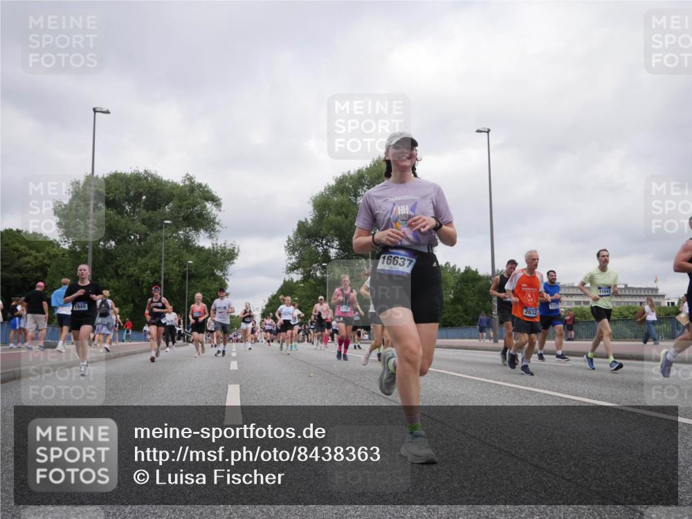 29.06.2025 - hella hamburg halbmarathon Luisa Fischer http://msf.ph/oto/8438363 29.06.2025 10:58:33 Kennedybrücke 1949, 3795, 16637, 2632, 5727, 15843, 1263, 1917, 2090, 2452, 2632, 3002, 3157, 3274, 3465, 3467, 3761, 3795, 4191, 4192, 5727, 6023, 6839, 7238, 8012, 8186, 8403, 10686 meine-sportfotos.de