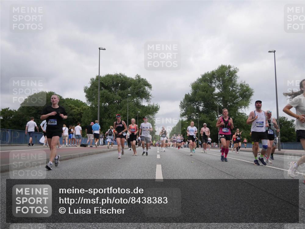 29.06.2025 - hella hamburg halbmarathon Luisa Fischer http://msf.ph/oto/8438383 29.06.2025 10:58:34 Kennedybrücke 1949, 12147, 12, 3795, 1263, 3761, 1263, 1917, 2090, 2452, 2632, 3002, 3157, 3274, 3761, 3795, 4191, 4192, 5727, 6023, 7238, 8012, 8186, 8403, 8626, 10686 meine-sportfotos.de