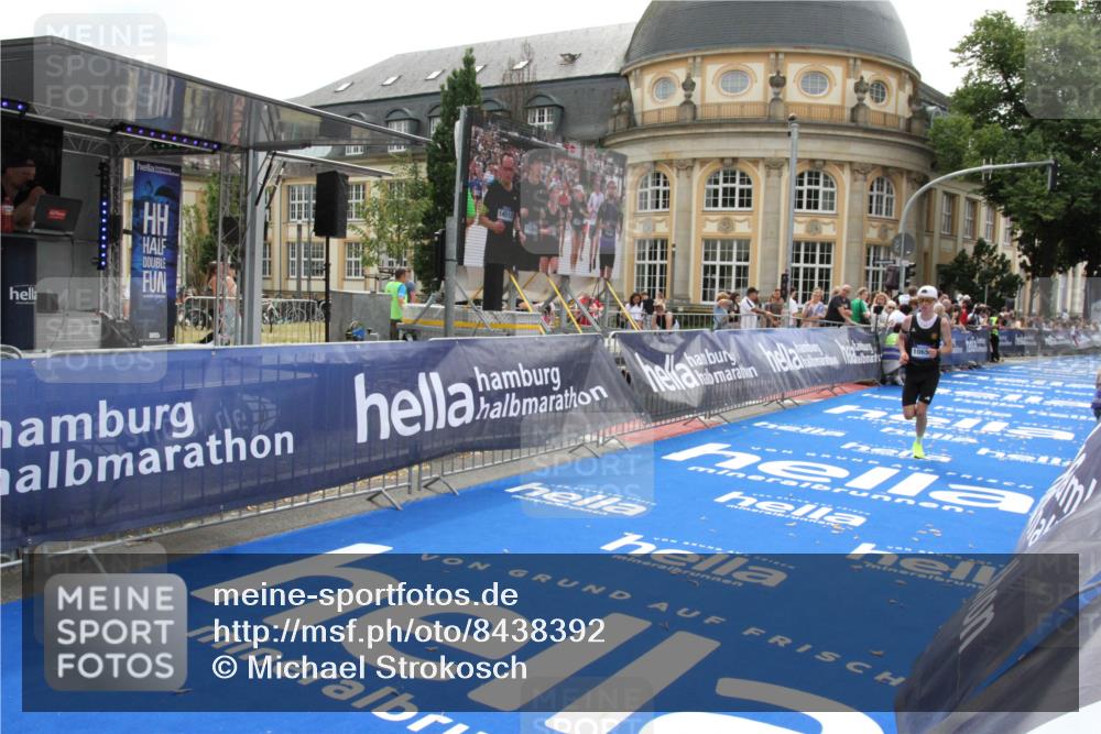 29.06.2025 - hella hamburg halbmarathon Michael Strokosch http://msf.ph/oto/8438392 29.06.2025 10:22:18 Ziel 10650 meine-sportfotos.de