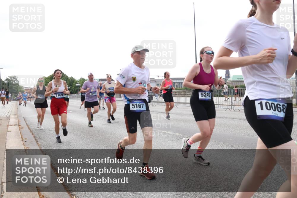 29.06.2025 - hella hamburg halbmarathon Lena Gebhardt http://msf.ph/oto/8438396 29.06.2025 10:29:01 Lombardsbrücke 18032, 7169, 12442, 15143, 5167, 5249, 10068, 1518, 1557, 1869, 2688, 3717, 4161, 4362, 4373, 4700, 4834, 4982, 5167, 5249, 5250, 5903, 6102, 6345, 7169, 7449, 8048, 8560, 9642, 9716, 10068, 10198, 10808, 11989, 12099, 12404, 12442, 12958, 13090, 14205, 15143, 15256, 15452, 15453, 15952, 15955, 16125, 16643, 16673, 18414 meine-sportfotos.de