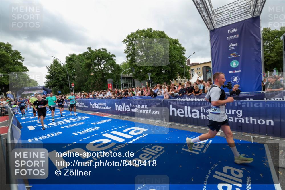 29.06.2025 - hella hamburg halbmarathon Zöllner http://msf.ph/oto/8438418 29.06.2025 10:55:24 Ziel 1130, 4189, 5287, 5643, 6723, 6938, 8487, 10263, 11184, 12526, 13236, 13470, 16985, 17603, 17940, 18290, 18380, 18531 meine-sportfotos.de