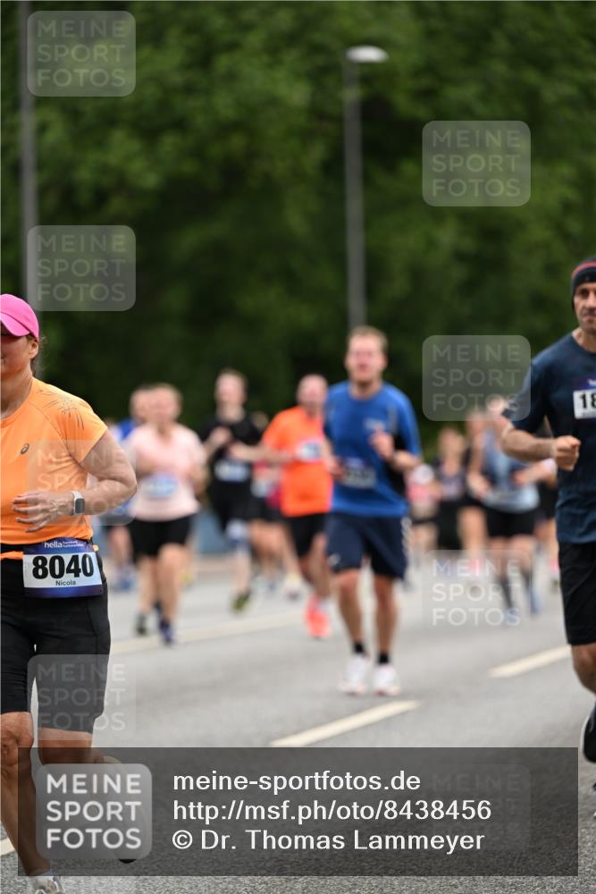 29.06.2025 - hella hamburg halbmarathon Dr. Thomas Lammeyer http://msf.ph/oto/8438456 29.06.2025 10:56:15 Kennedybrücke 1203, 1404, 1418, 1997, 3038, 3934, 4087, 4878, 5062, 5394, 5534, 5716, 6091, 6456, 6954, 7691, 7770, 7771, 7825, 7841, 8040, 8200, 8621, 9220, 9460, 9462, 9582, 9583, 9590, 9594, 9673, 10614, 10830, 11126, 11127 meine-sportfotos.de