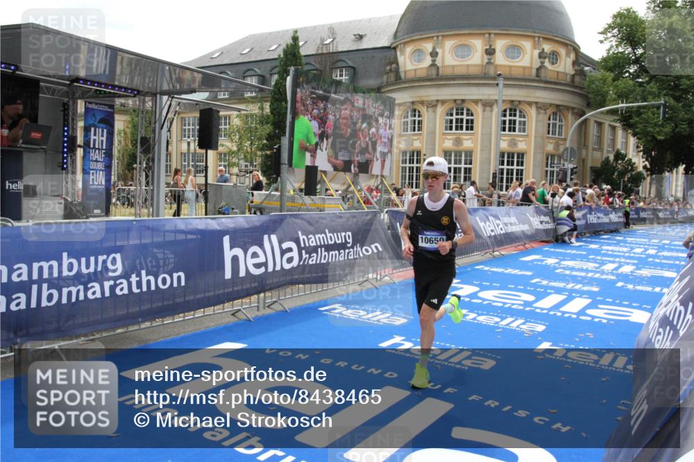 29.06.2025 - hella hamburg halbmarathon Michael Strokosch http://msf.ph/oto/8438465 29.06.2025 10:22:19 Ziel 10650 meine-sportfotos.de