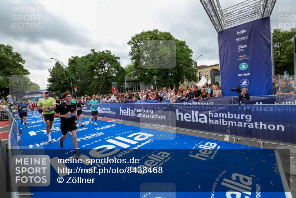 29.06.2025 - hella hamburg halbmarathon Zöllner http://msf.ph/oto/8438468 29.06.2025 10:55:25 Ziel 1130, 2771, 4189, 5287, 5643, 6723, 6938, 8487, 10263, 11184, 12526, 13234, 13236, 13470, 16985, 17603, 17940, 18290, 18380, 18531 meine-sportfotos.de
