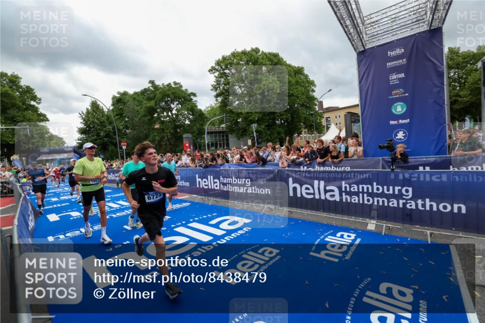 29.06.2025 - hella hamburg halbmarathon Zöllner http://msf.ph/oto/8438479 29.06.2025 10:55:25 Ziel 1130, 2771, 4189, 5287, 5643, 6723, 6938, 8487, 10263, 11184, 12526, 13234, 13236, 13470, 16985, 17603, 17940, 18290, 18380, 18531 meine-sportfotos.de