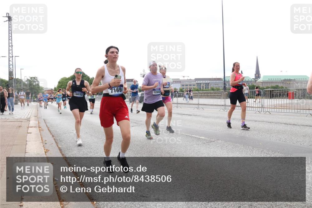 29.06.2025 - hella hamburg halbmarathon Lena Gebhardt http://msf.ph/oto/8438506 29.06.2025 10:29:02 Lombardsbrücke 18032, 7169, 12442, 143, 1230, 1518, 1557, 1869, 2688, 3717, 4161, 4362, 4373, 4700, 4834, 4982, 5167, 5249, 5250, 5903, 6102, 6345, 7169, 7449, 8048, 8560, 9642, 9716, 10068, 10198, 10641, 10808, 11989, 12099, 12404, 12442, 12958, 13090, 14205, 15143, 15256, 15452, 15453, 15952, 15955, 16125, 16643, 16673, 18414 meine-sportfotos.de