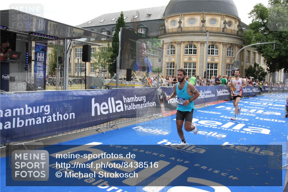 29.06.2025 - hella hamburg halbmarathon Michael Strokosch http://msf.ph/oto/8438516 29.06.2025 10:22:28 Ziel 4571, 9475 meine-sportfotos.de