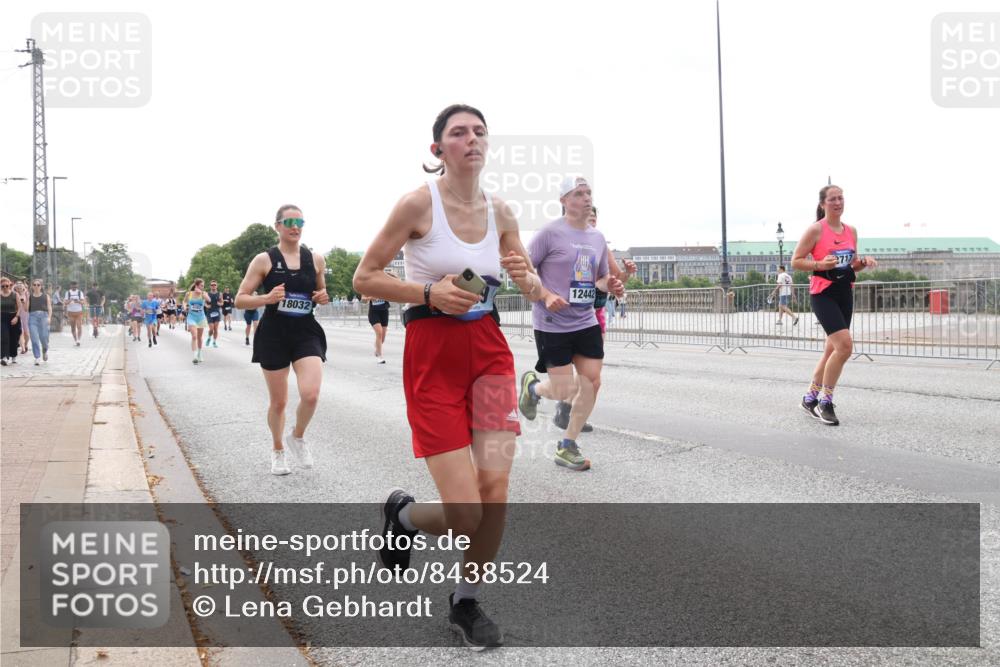 29.06.2025 - hella hamburg halbmarathon Lena Gebhardt http://msf.ph/oto/8438524 29.06.2025 10:29:03 Lombardsbrücke 12442, 18032, 2717, 1230, 1518, 1557, 1869, 2688, 3717, 4161, 4362, 4373, 4700, 4834, 4982, 5167, 5249, 5250, 6102, 6345, 7169, 7449, 8048, 8560, 9642, 9716, 10068, 10198, 10641, 10808, 11803, 11989, 12099, 12404, 12442, 12958, 13090, 14205, 15143, 15256, 15452, 15453, 15952, 15955, 16125, 16643, 16673, 18414 meine-sportfotos.de