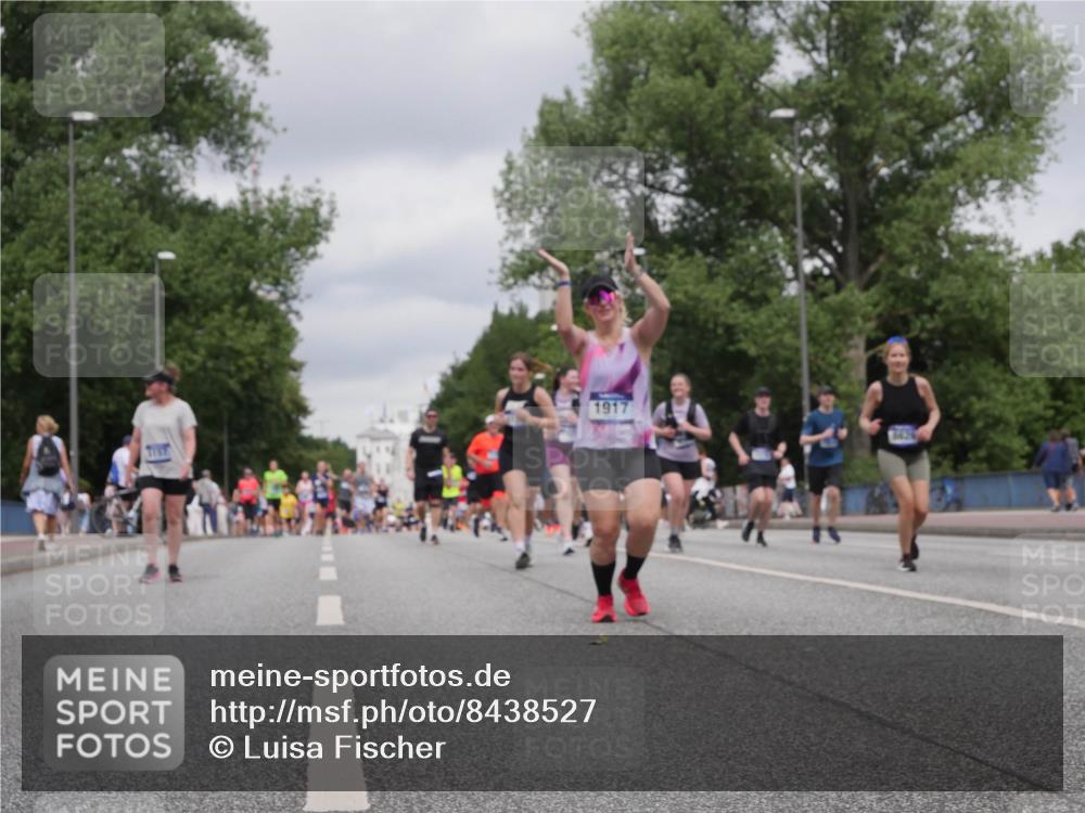 29.06.2025 - hella hamburg halbmarathon Luisa Fischer http://msf.ph/oto/8438527 29.06.2025 10:58:40 Kennedybrücke 1917, 3626, 1013, 1263, 1917, 2084, 2090, 2452, 3274, 3795, 5483, 6023, 7219, 7238, 8110, 8186, 8403, 8626 meine-sportfotos.de