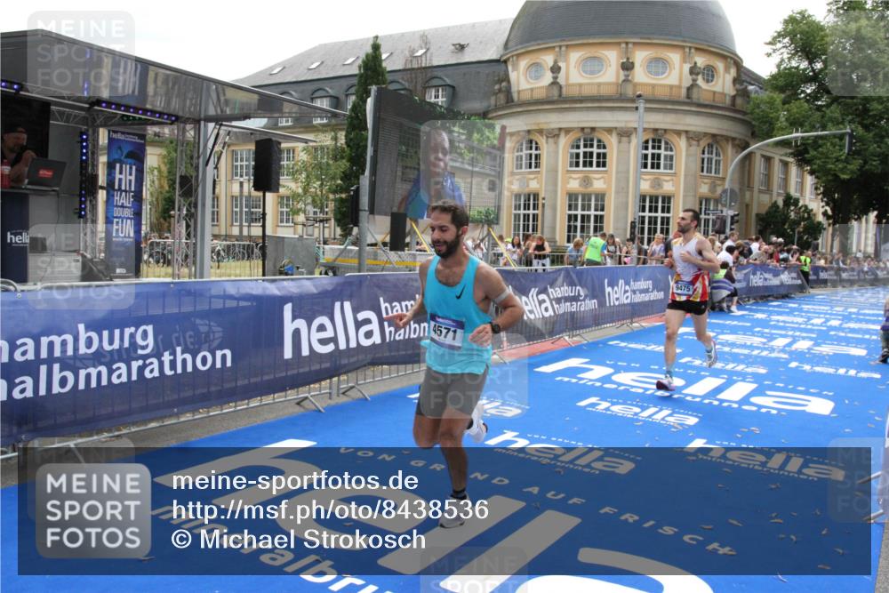 29.06.2025 - hella hamburg halbmarathon Michael Strokosch http://msf.ph/oto/8438536 29.06.2025 10:22:28 Ziel 4571, 9475 meine-sportfotos.de