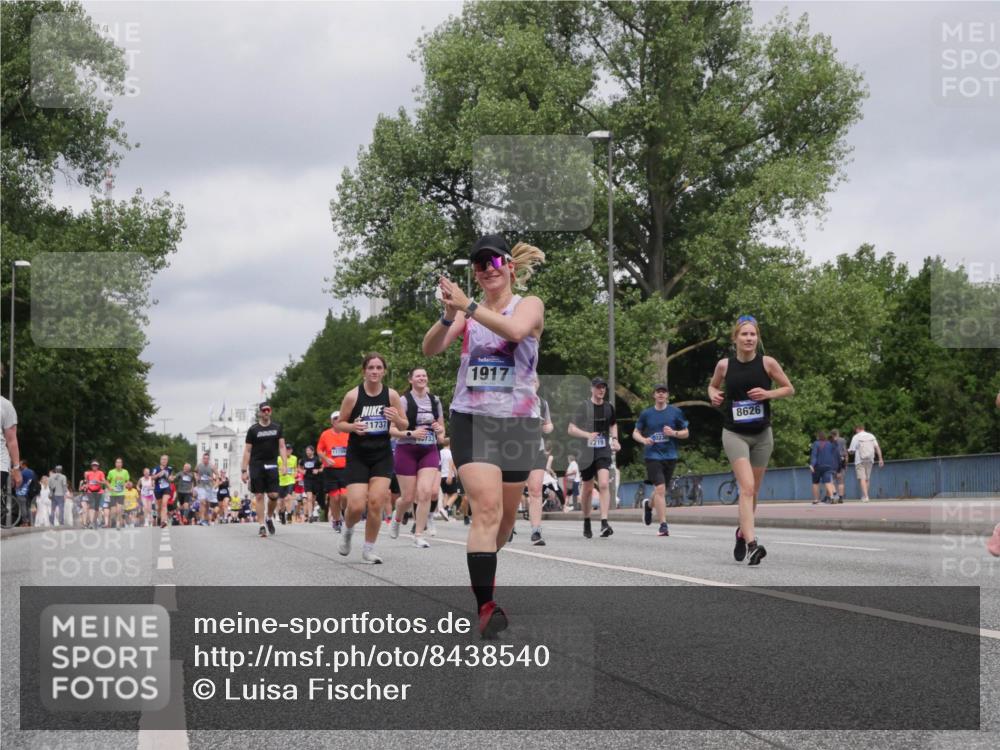 29.06.2025 - hella hamburg halbmarathon Luisa Fischer http://msf.ph/oto/8438540 29.06.2025 10:58:41 Kennedybrücke 2222, 1737, 1917, 5230, 7219, 8626, 1013, 1917, 2084, 2090, 2452, 3274, 5483, 6023, 7219, 7238, 8110, 8186, 8519, 8626, 10471 meine-sportfotos.de