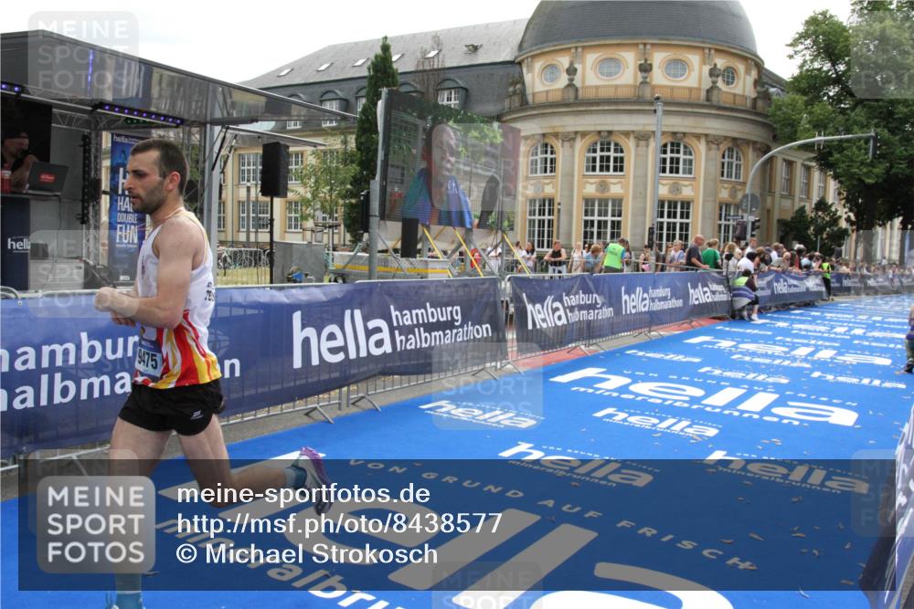 29.06.2025 - hella hamburg halbmarathon Michael Strokosch http://msf.ph/oto/8438577 29.06.2025 10:22:29 Ziel 4571, 9475 meine-sportfotos.de