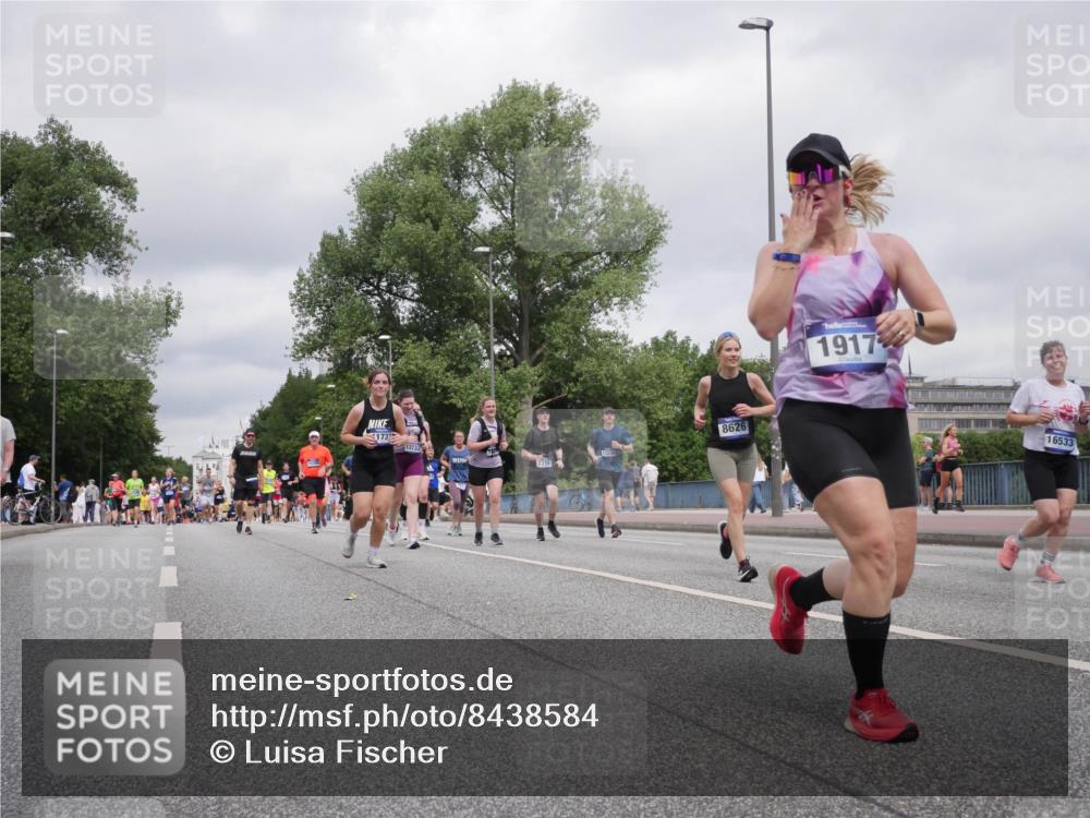 29.06.2025 - hella hamburg halbmarathon Luisa Fischer http://msf.ph/oto/8438584 29.06.2025 10:58:42 Kennedybrücke 173, 13733, 11, 13230, 7219, 8626, 1917, 16533, 1013, 1917, 2084, 2090, 3274, 5483, 6023, 7219, 7238, 7766, 8110, 8186, 8519, 8626, 10471 meine-sportfotos.de