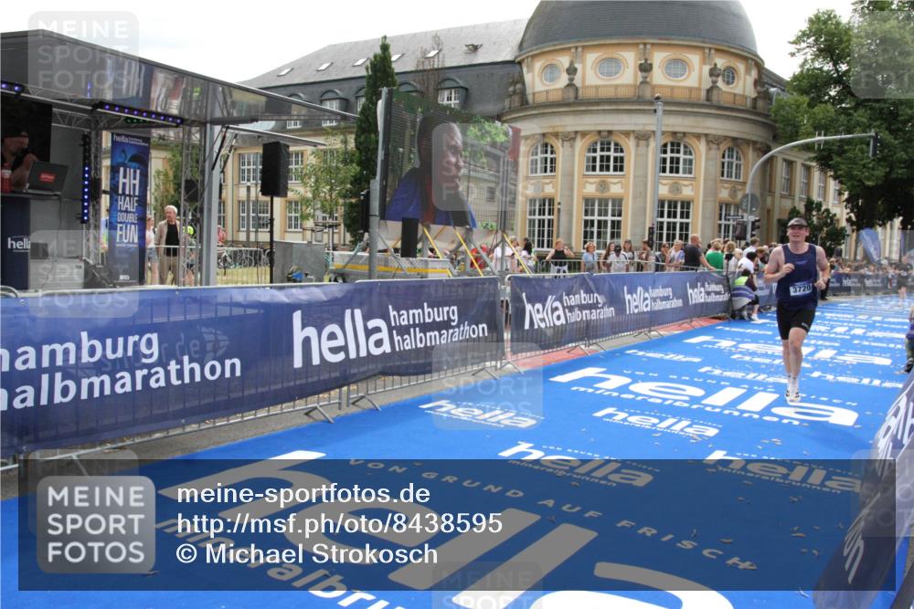 29.06.2025 - hella hamburg halbmarathon Michael Strokosch http://msf.ph/oto/8438595 29.06.2025 10:22:39 Ziel 2618, 3720 meine-sportfotos.de