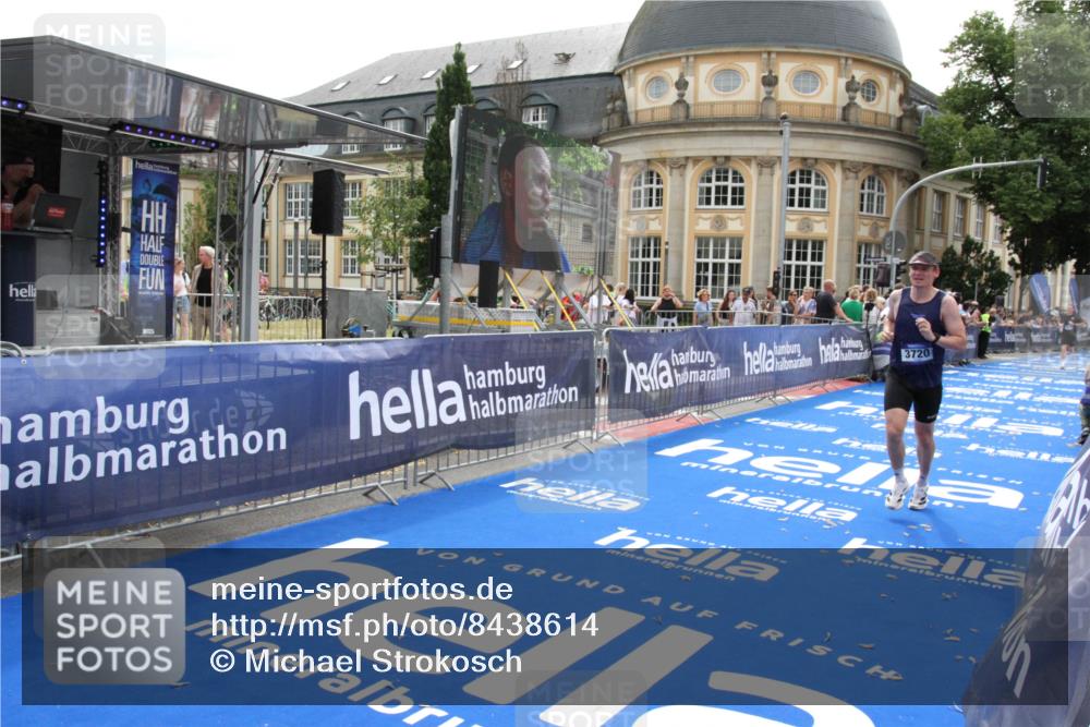 29.06.2025 - hella hamburg halbmarathon Michael Strokosch http://msf.ph/oto/8438614 29.06.2025 10:22:39 Ziel 2618, 3720 meine-sportfotos.de
