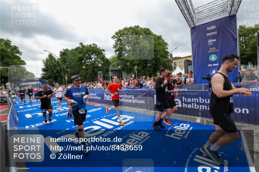 29.06.2025 - hella hamburg halbmarathon Zöllner http://msf.ph/oto/8438659 29.06.2025 10:55:29 Ziel 1130, 2252, 2771, 4189, 4951, 5287, 5319, 6591, 6938, 8487, 13234, 13236, 16213, 16334, 16609, 16985, 17603, 17940 meine-sportfotos.de