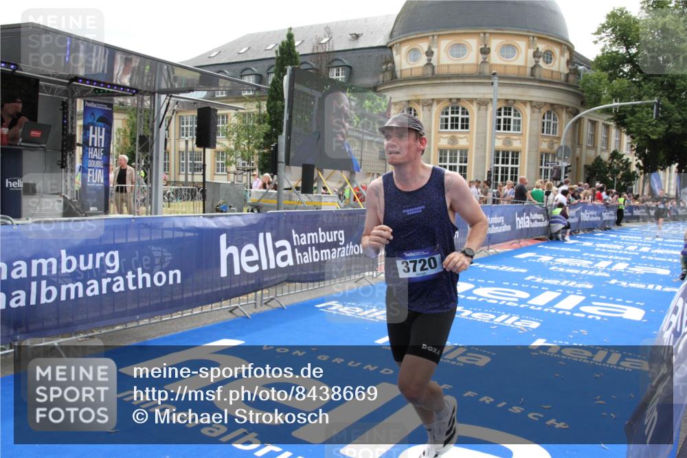 29.06.2025 - hella hamburg halbmarathon Michael Strokosch http://msf.ph/oto/8438669 29.06.2025 10:22:40 Ziel 2618, 3720 meine-sportfotos.de
