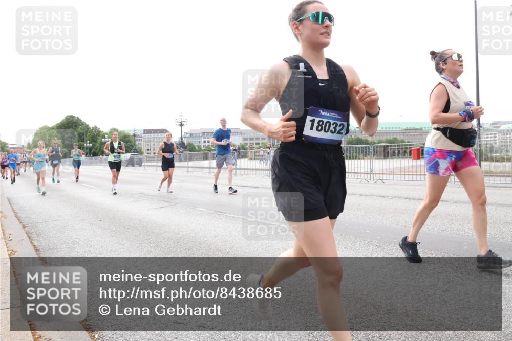 29.06.2025 - hella hamburg halbmarathon Lena Gebhardt http://msf.ph/oto/8438685 29.06.2025 10:29:04 Lombardsbrücke 18032, 1230, 1518, 1557, 1869, 2688, 3179, 3717, 4161, 4362, 4373, 4700, 4834, 4982, 5167, 5249, 5250, 6102, 6345, 7169, 7449, 8048, 8560, 8812, 9642, 9716, 10068, 10198, 10641, 10808, 11792, 11803, 11989, 12099, 12404, 12442, 12958, 13090, 14205, 15143, 15256, 15452, 15453, 15952, 15955, 16643, 16673, 16676, 18414 meine-sportfotos.de