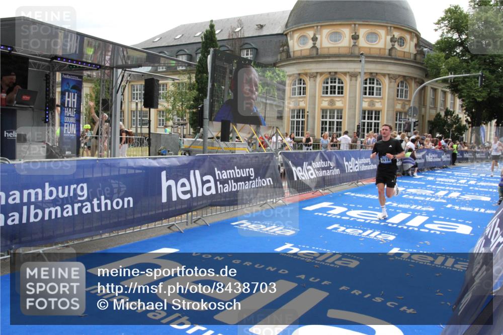 29.06.2025 - hella hamburg halbmarathon Michael Strokosch http://msf.ph/oto/8438703 29.06.2025 10:22:44 Ziel 2618, 18897 meine-sportfotos.de
