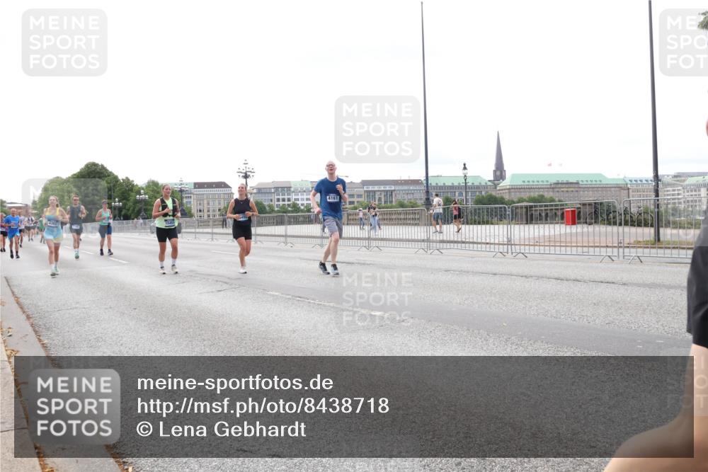29.06.2025 - hella hamburg halbmarathon Lena Gebhardt http://msf.ph/oto/8438718 29.06.2025 10:29:04 Lombardsbrücke 15453, 4161, 4161, 1230, 1518, 1557, 1869, 2688, 3179, 3717, 4161, 4362, 4373, 4700, 4834, 4982, 5167, 5249, 5250, 6102, 6345, 7169, 7449, 8048, 8560, 8812, 9642, 9716, 10068, 10198, 10641, 10808, 11792, 11803, 11989, 12099, 12404, 12442, 12958, 13090, 14205, 15143, 15256, 15452, 15453, 15952, 15955, 16643, 16673, 16676, 18414 meine-sportfotos.de