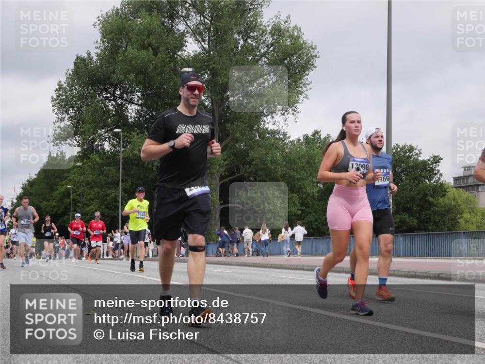 29.06.2025 - hella hamburg halbmarathon Luisa Fischer http://msf.ph/oto/8438757 29.06.2025 10:58:50 Kennedybrücke 77, 7680, 9857, 6944, 13998, 766, 1013, 2084, 3577, 5487, 6944, 7766, 8110, 8519, 9857, 10471 meine-sportfotos.de