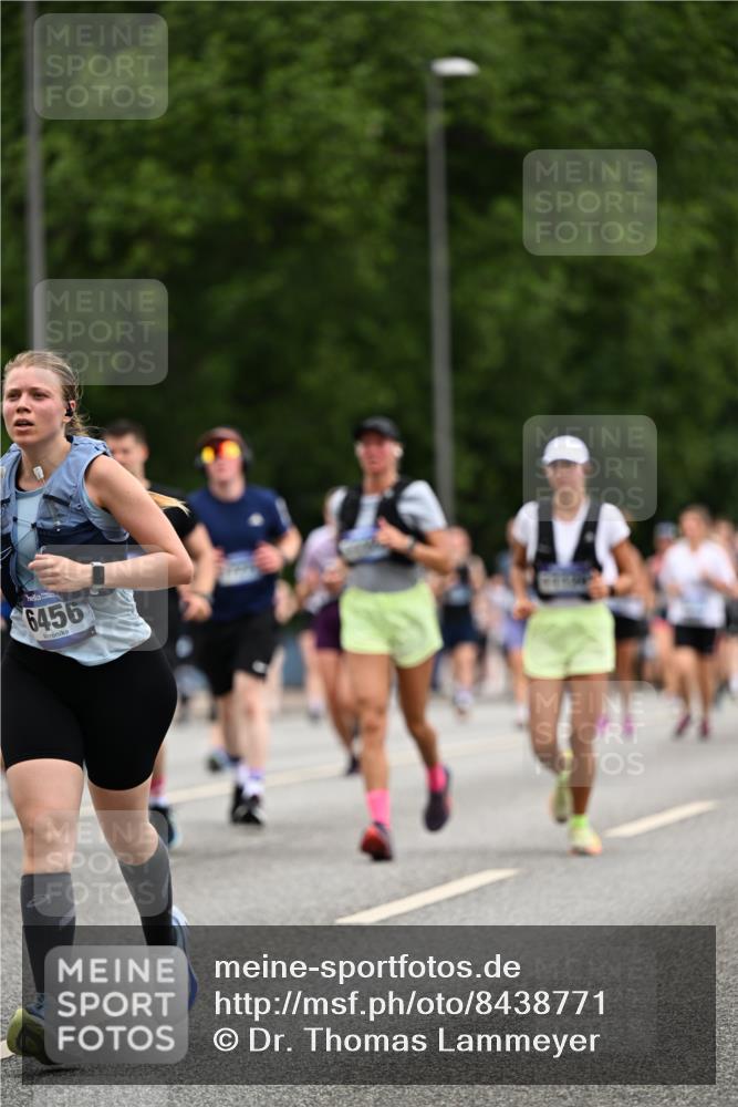 29.06.2025 - hella hamburg halbmarathon Dr. Thomas Lammeyer http://msf.ph/oto/8438771 29.06.2025 10:56:22 Kennedybrücke 1418, 1997, 3934, 4087, 4273, 4878, 5062, 5291, 5394, 5534, 6456, 6885, 6954, 6961, 7691, 7770, 7771, 7841, 8040, 8672, 9068, 9070, 9220, 9460, 9462, 9582, 9583, 9590, 9594, 9673, 10342, 10496, 10830, 10928, 11126, 11127, 11375 meine-sportfotos.de