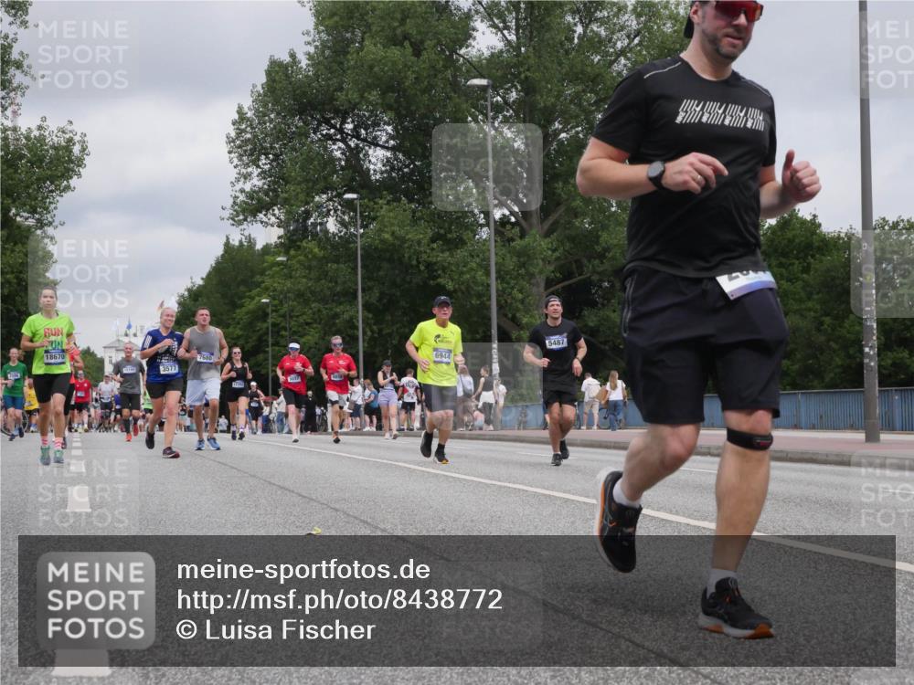 29.06.2025 - hella hamburg halbmarathon Luisa Fischer http://msf.ph/oto/8438772 29.06.2025 10:58:51 Kennedybrücke 2586, 18670, 15160, 3577, 7680, 9857, 5487, 6944, 1013, 2084, 3257, 3577, 5487, 6944, 7680, 7766, 8110, 8519, 9857, 9858, 10471 meine-sportfotos.de